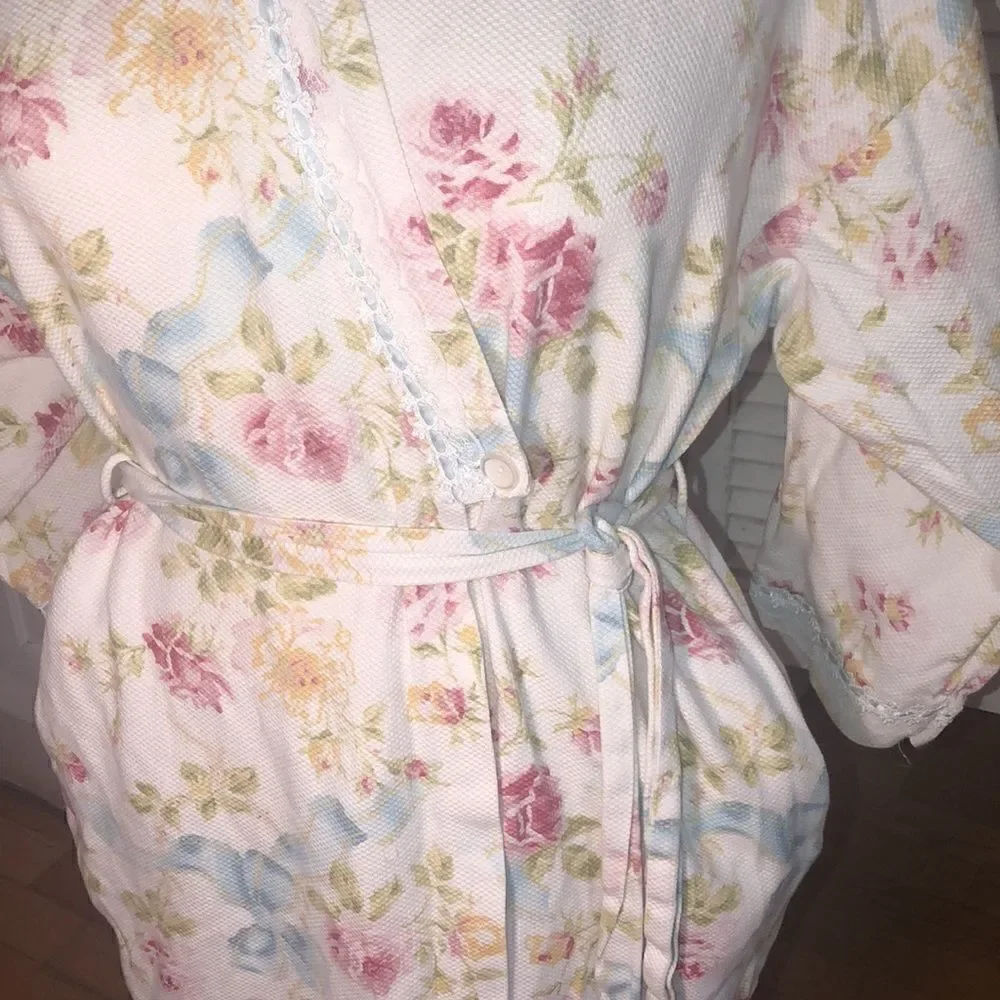 Christian Dior Vintage 1980s Floral Robe 2 Pockets Modesty Button Lace Detail